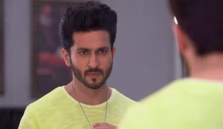 Shruthi helps Karan - Chinna Poove Mella Pesu