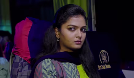 Arya gets on the bus with Anu - Prema Entha Maduram