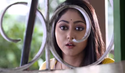 Apu makes quick arrangements - Aparajita Apu