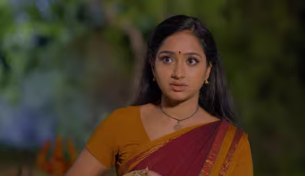 Nayani’s family learns that she left the house - Trinayani