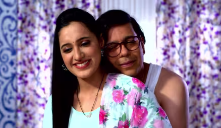 Asawari asks Shubhra to come to office daily - Aggabai Sunbai