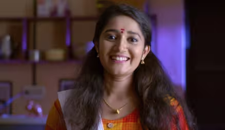 Sudarshan and his family celebrate - Neeyum Njanum