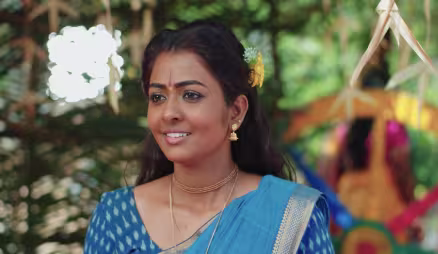 Akhil hears Shyama singing - Krishna Tulasi