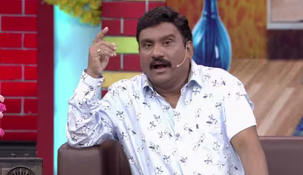 Nilesh interacts with the guest celebrities - Chala Hava Yeu Dya - Ladies Zindabad