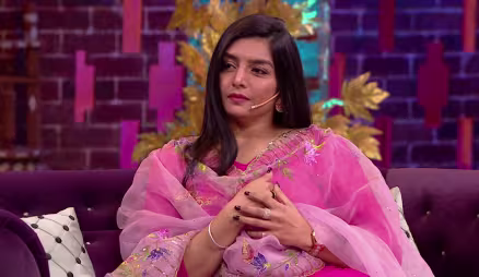 Singer Rupinder Handa graces the show - Hasseyan Da Halla
