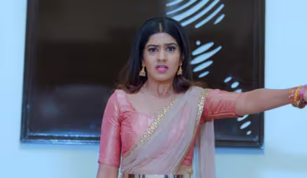 Shivani slaps Trishul - Naagini 2