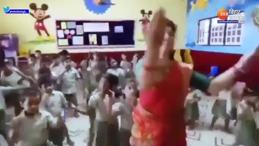 Teacher taught dance on the song Har Har Shambhu video going viral 