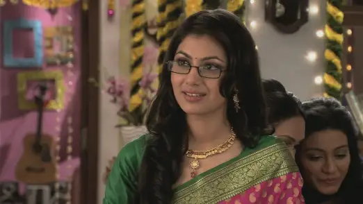 Pragya confronts Suresh after getting the shock of her life - Kumkum Bhagya Episode 7