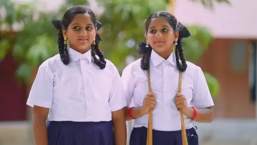 A dominant Anu and a docile Abhi - Rettai Roja Episode 1