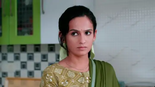 Yamini and Gopinath Threaten Radhakka Episode 30