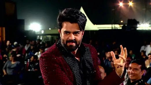 Maniesh Paul Comes on Stage with Spirits | Zee Cine Awards 2023 