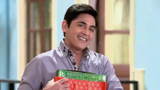 Manmohan receives the wrong courier - Bhabi Ji Ghar Par Hai Episode 8