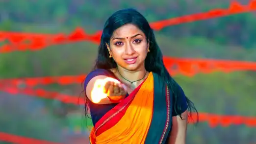 Trikaali looks for a red Banarasi saree - Trikaali S2 Episode 3