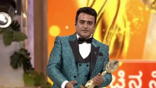 The 'Favorite Anchor' award - Zee Kutumba Awards 2020 