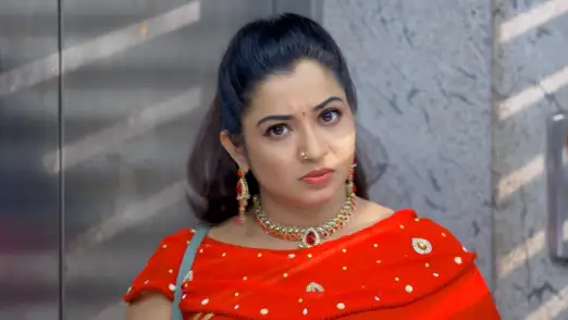 Nila enters Nikhil's house - Manampole Mangalyam Episode 6