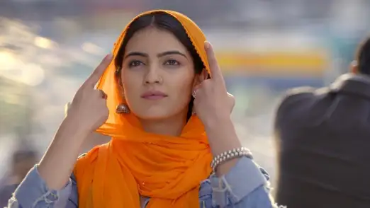 Neel rescues Chahat from a few goons - Qurbaan Hua Episode 2