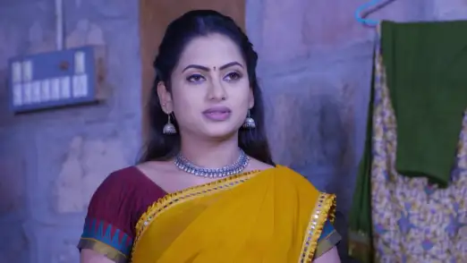 Saraswati apprises Vidyadevi of Eeshwar's grief - Bahuriya No. 1 Episode 6