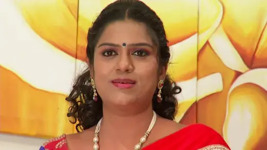 Parvathi is smitten by the 'Ghatamneni' residence - Mudda Mandaram Episode 2