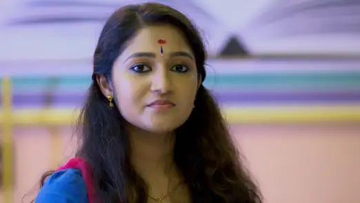 Sandra stops Sreelakshmi - Neeyum Njanum Episode 6