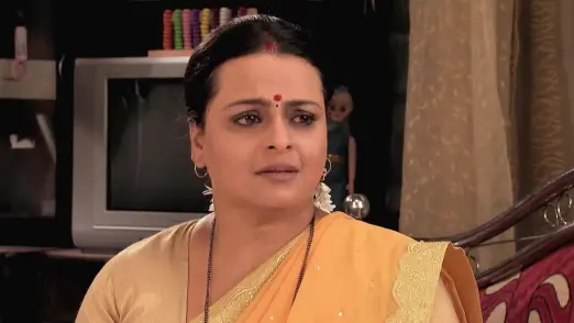Raghav applies colour on Kalpi’s face - Ek Mutthi Aasmaan Season 4 Episode 39