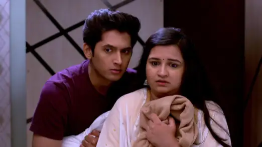 Sharad screams on seeing Malvika's face mask - Yeu Kashi Tashi Me Nandayla Episode 24