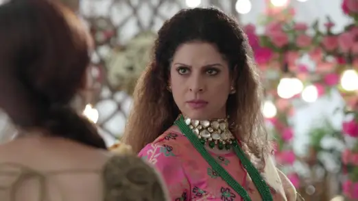 Rani gives her bangles to a lawyer - Apna Time Bhi Aayega Episode 6