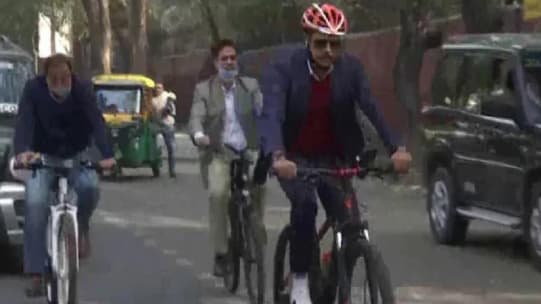 R Lwui10zxj2vm Srinivas n chalasani, spinivas chalasani. https www zee5 com news details daughter of chalasani srinivas commits suicide 0 0 newsauto 3tmsci6prl60