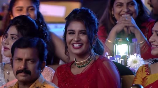 Watch Zee Tamizh Kudumbam Viruthugal 2019 Sep 27 2019 Full Episode Online In Hd Zee5 In Hindi Zee tamizh winners of kudumbam viruthukal 2018. zee5