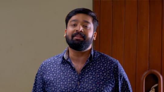 Ynwehgp4dek5qm Gopi (jagadish) get's a reading from a fortune teller that he will become very rich soon. https www zee5 com videos details bharat enna njan trailer 0 0 273989