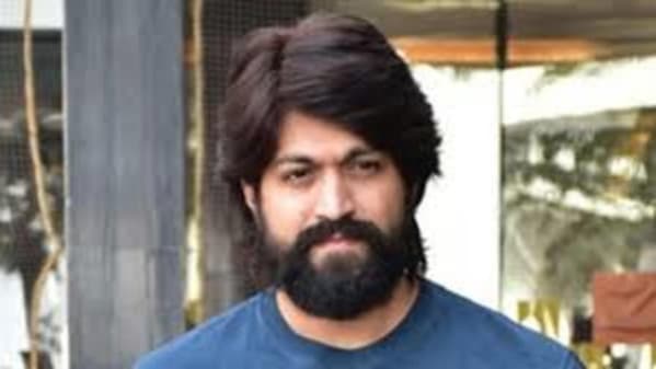 Watch Breaking News Chiranjeevi Sarja S Death Actor Yash Visits Chiranjeevi Sarja House At Basavandugi Zee5 Latest News Chiranjeevi sarja with his brother. chiranjeevi sarja s death actor yash visits chiranjeevi sarja house at basavandugi