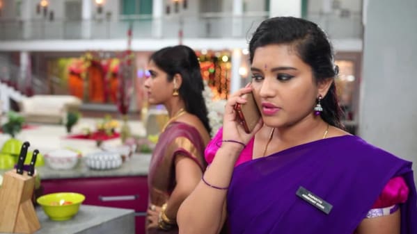 Watch Sembaruthi Oct 24 2018 Full Episode Online In Hd Zee5 Pandian stores serial vijaytv episode 320 latest episode watch online, பாண்டியன்_ஸ்டோர்ஸ் தொடர், pandianstores serial today pandianstores serial today episode, pandianstores episode, pandianstores serial today episode pandianstores parvathy informs aadithya that her mobile phone is missing sembaruthi highlights