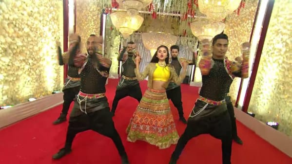 Watch Zee Rishtey Awards 2018 Dec 27 2018 Full Episode Online In Hd Zee5 Saas bahu aur betiyaan 1.011.766 views2 years ago. guddan performs with her daughters in law zee rishtey awards 2018 highlights