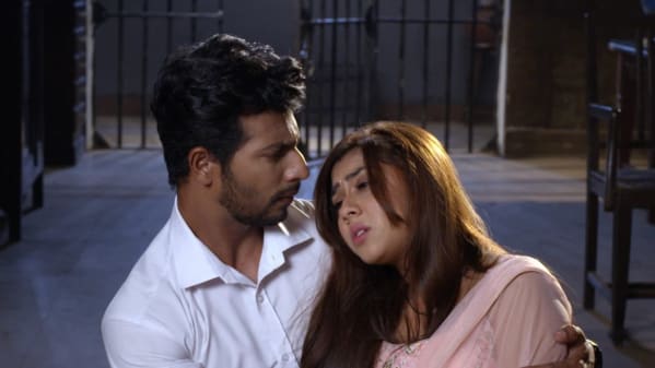 Watch Tujhse Hai Raabta Apr 17 2019 Full Episode Online In Hd Zee5 It premiered on 3 september 2018 and focuses on the unspoken connections and bonds. kalyani falls unconscious in malhar s arms tujhse hai raabta highlights