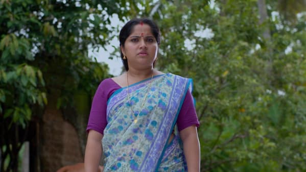 Watch Karthika Deepam Jul 21 2020 Full Episode Online In Hd Zee5 Malayalam serial actress age,real age of malayalam serial actors,malayalam actress real age: karthika deepam 22 july 2020
