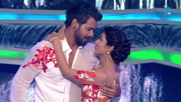 Watch Zee Rishtey Awards 2017 Oct 24 2018 Full Episode Online In Hd Zee5