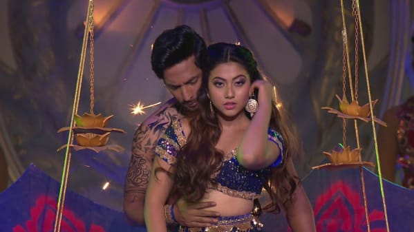 Watch Zee Rishtey Awards 2019 Dec 31 2019 Full Episode Online In Hd Zee5 There are many performances during the party and nominations are announced. zee s popular jodis entertaining performances zee rishtey awards 2019