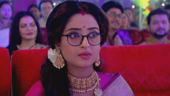 Watch Alo Chhaya Feb 20 2020 Full Episode Online In Hd Zee5 However, growing up under chhaya's shadow comes at a cost for alo. alo and akash dance