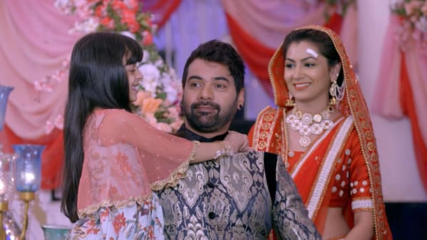 Iniya Iru Malargal Pragya Husband Photos Iniya iru malargal' is a show following the life of a punjabi matriarch sarla arora who runs a marriage hall and lives with the hope of seeing her two daughters pragya and ammu who're poles apart, happily married some day. iniya iru malargal pragya husband photos