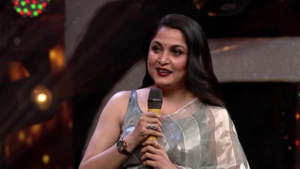 Watch Zee Telugu Kutumbam Awards 2020 Nov 11 2020 Full Episode Online In Hd Zee5 Here's the promo of zee telugu kutumbam awards 2020 part 2. uma expresses her admiration for ramya krishnan zee telugu kutumbam awards 2020