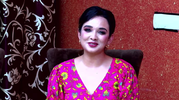 Navneet Welcomes Misha with a Song
