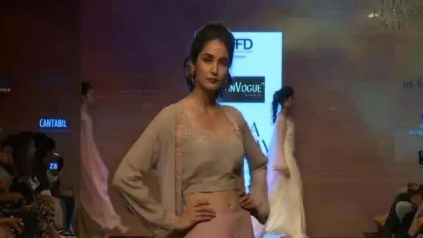 Madhulika Mehta - India Runway Week Episode 6