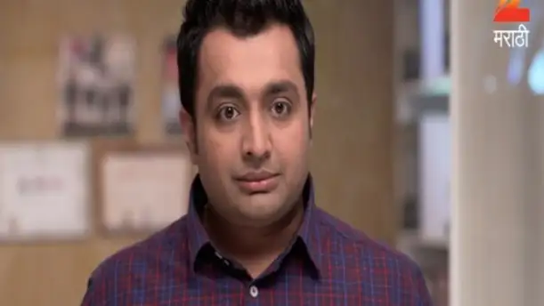 Gurunath Rebukes Radhika for Touching His Mobile - Mazhya Navryachi Bayko Episode 6