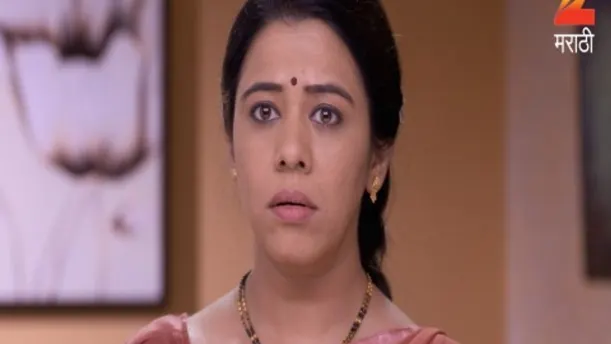 Gurunath Feels Embarrassed by Radhika - Mazhya Navryachi Bayko Episode 3