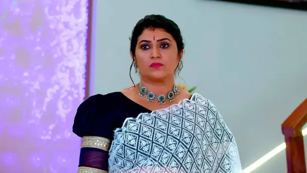 Rekha Exhibits Her Pride Episode 2