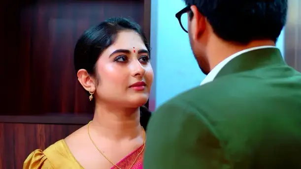 Radha Govind and Krishna Priya Get Stuck in the Lift Episode 6
