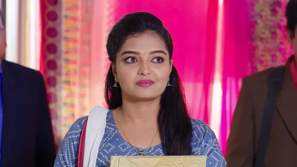 Anu and Subbu act as strangers - Prema Entha Madhuram 