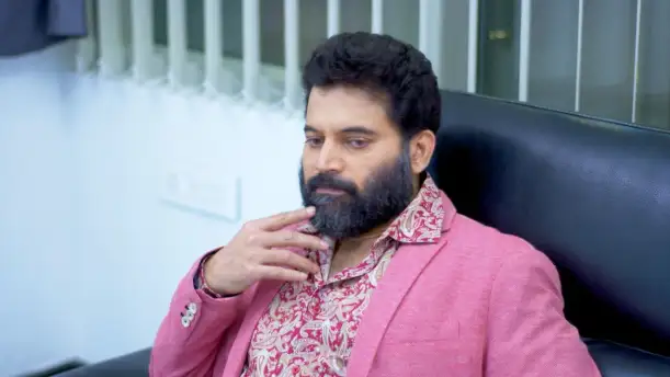Aravind Raja arrives as the judge - Manampole Mangalyam Episode 2