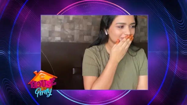 The participants tease Shabana - Zee House Party Episode 5
