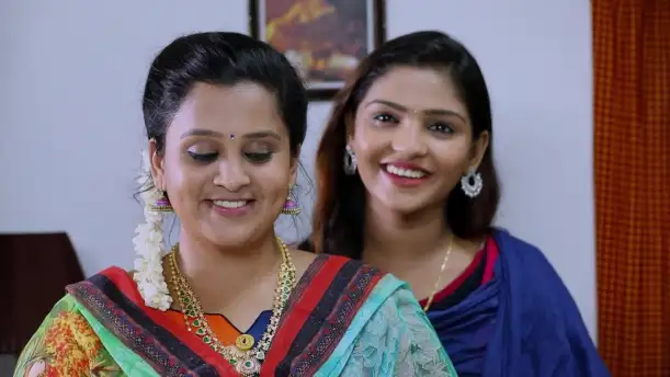 Deekshi Taunts Maragathamma - Oru Oorula Oru Rajakumari Episode 16