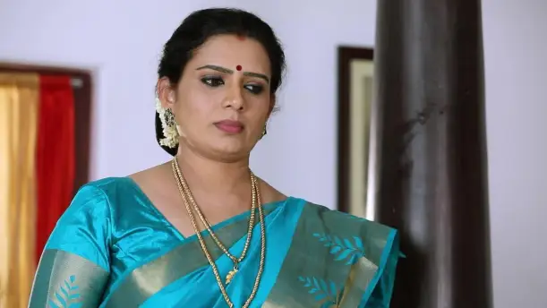 Deekshi Surprises Iniyan - Oru Oorula Oru Rajakumari Episode 11